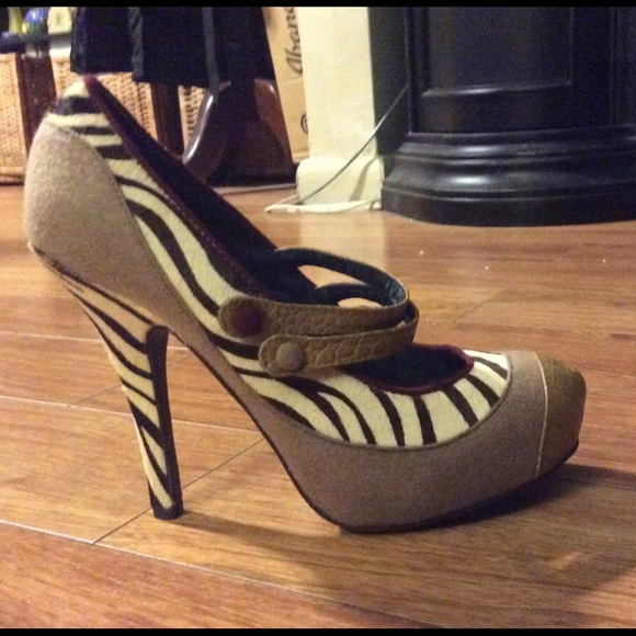 Women’s Bed Of Roses Funky Zebra High Heels Size 9 - Picture 1 of 6